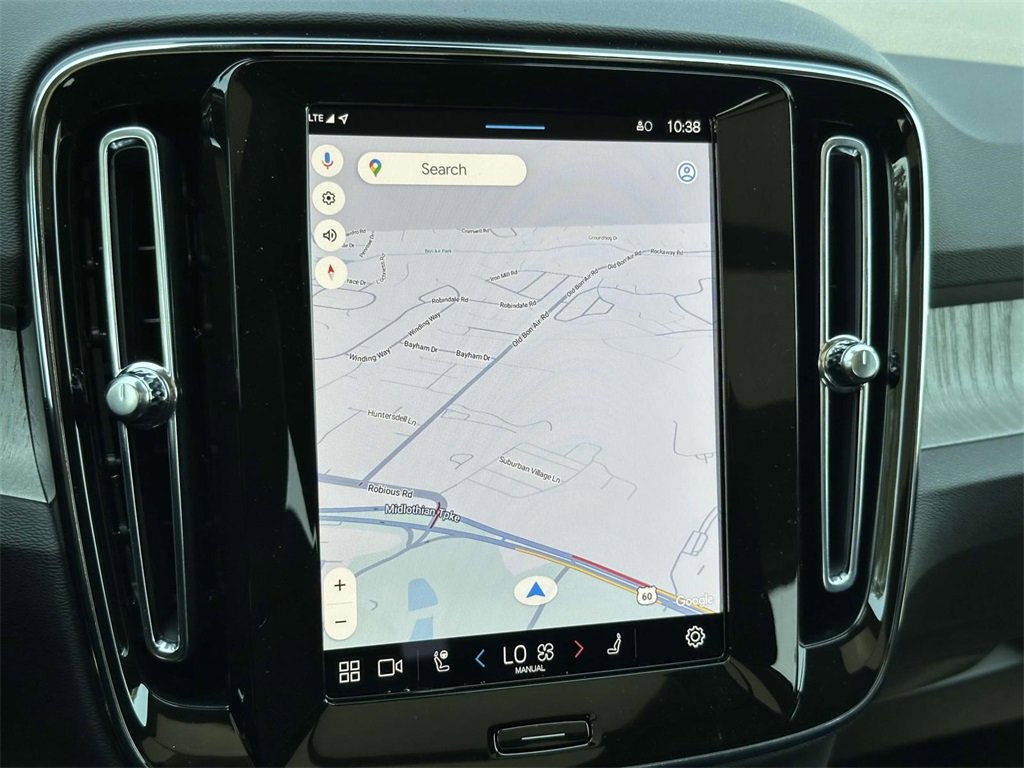 2025 Volvo XC40 photo 2