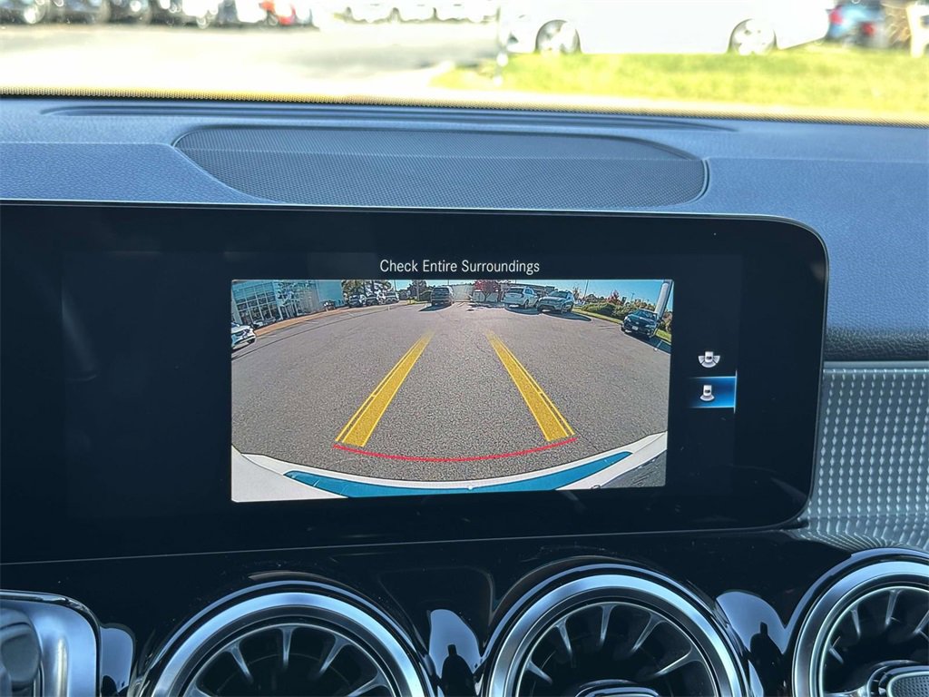 2022 Mercedes Benz GLB 250 photo 4