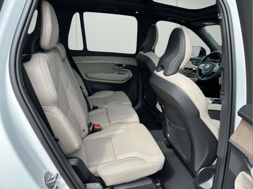 2026 Volvo XC90 Ultra - Photo 12
