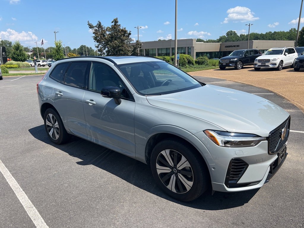 2025 Volvo XC60 Hybrid T8 Plus photo 2