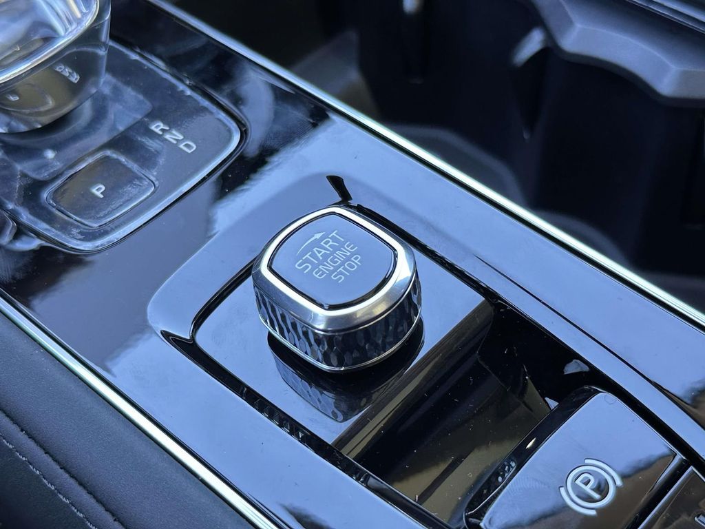 2026 Volvo XC90 Plus - Photo 7