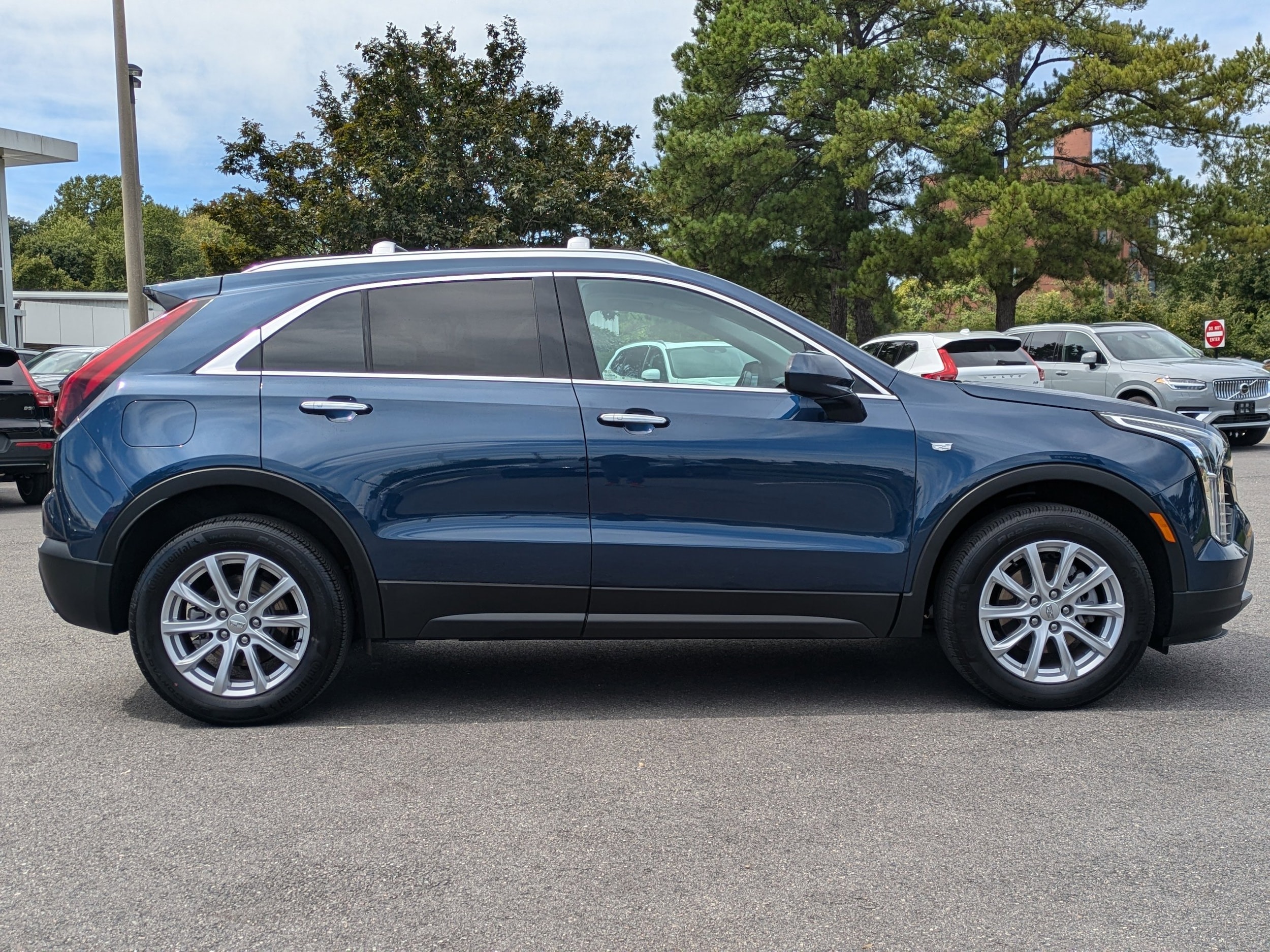 Used 2022 Cadillac XT4 Luxury with VIN 1GYFZBR47NF110012 for sale in Midlothian, VA