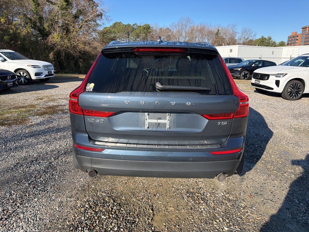 2021 Volvo XC60 T5 Momentum photo 3