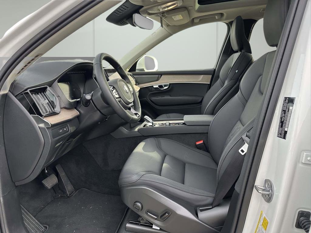 2025 Volvo XC90 Plus - Photo 15