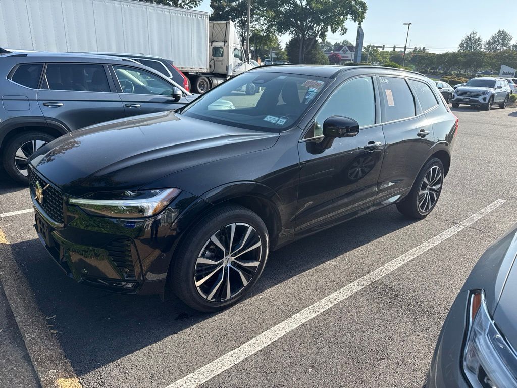 2025 Volvo XC60 B5 Plus Dark AWD's photo