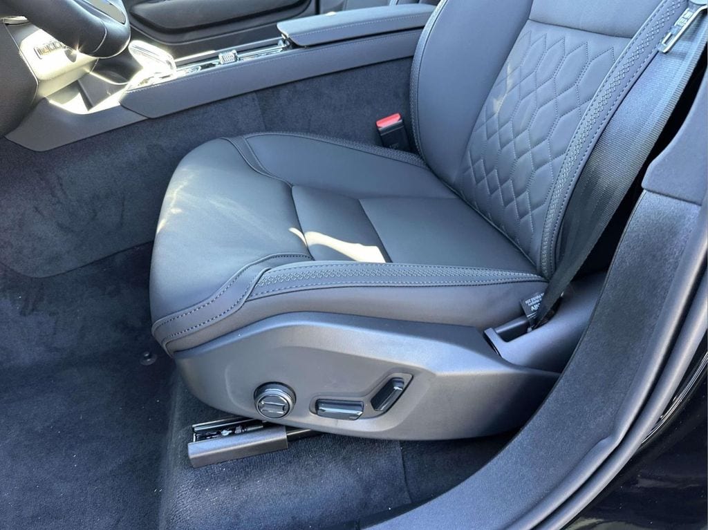 2026 Volvo XC90 Plus - Photo 16