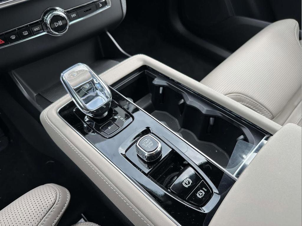 2026 Volvo XC90 Ultra - Photo 6