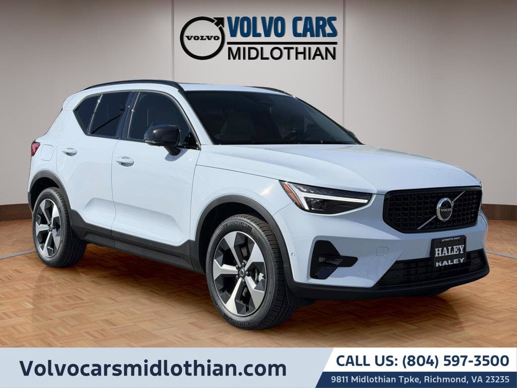 2026 Volvo XC40 B5 Plus Dark AWD's photo