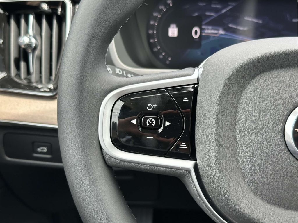 2026 Volvo XC90 Plus - Photo 8