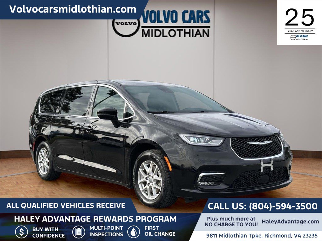 2024 Chrysler Pacifica Touring L's photo