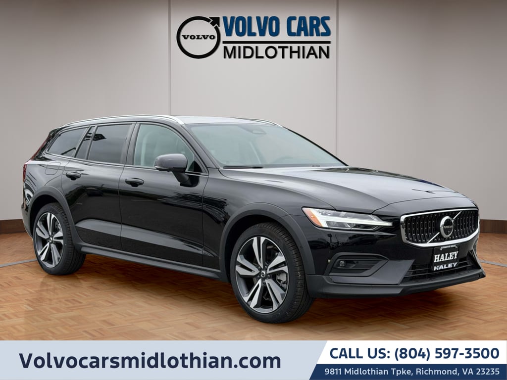 2026 Volvo V60 Cross Country B5 Plus AWD's photo