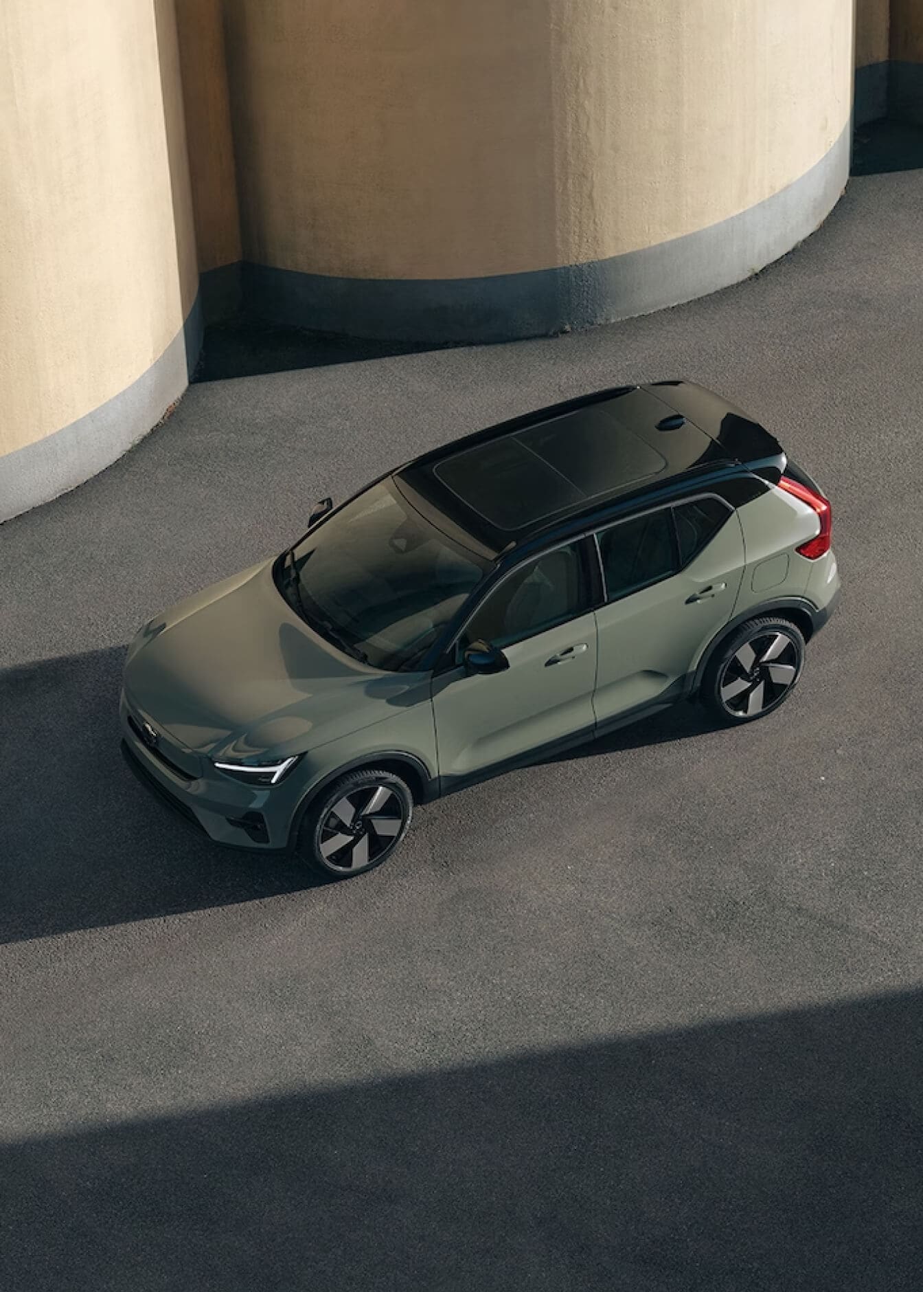 2024 Audi Q4 e-tron vs. Volvo XC40 Recharge Comparison: Power & Performance