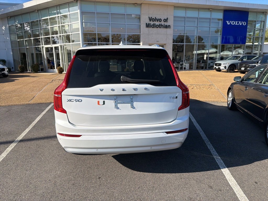 2022 Volvo XC90 T6 Momentum photo 2
