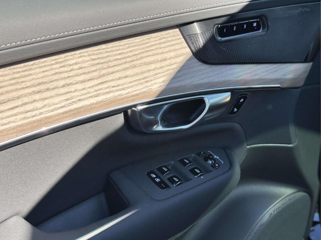 2026 Volvo XC90 Plus - Photo 20