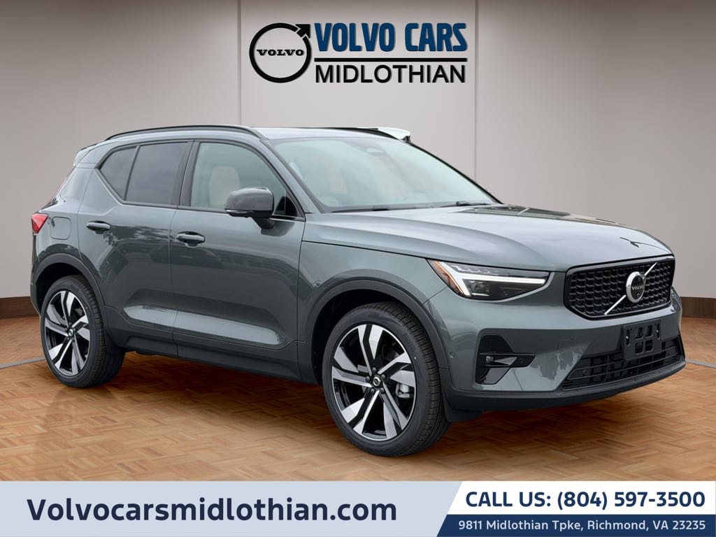 2026 Volvo XC40 B5 Ultra Dark AWD's photo