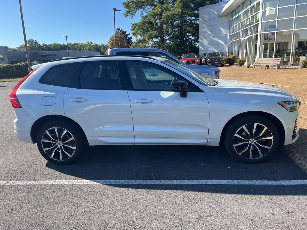 2023 Volvo XC60 B5 Plus photo 2
