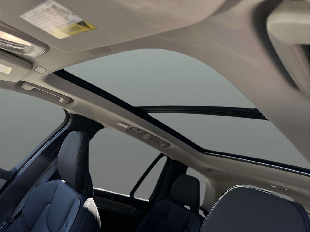 2026 Volvo XC90 Plus - Photo 18