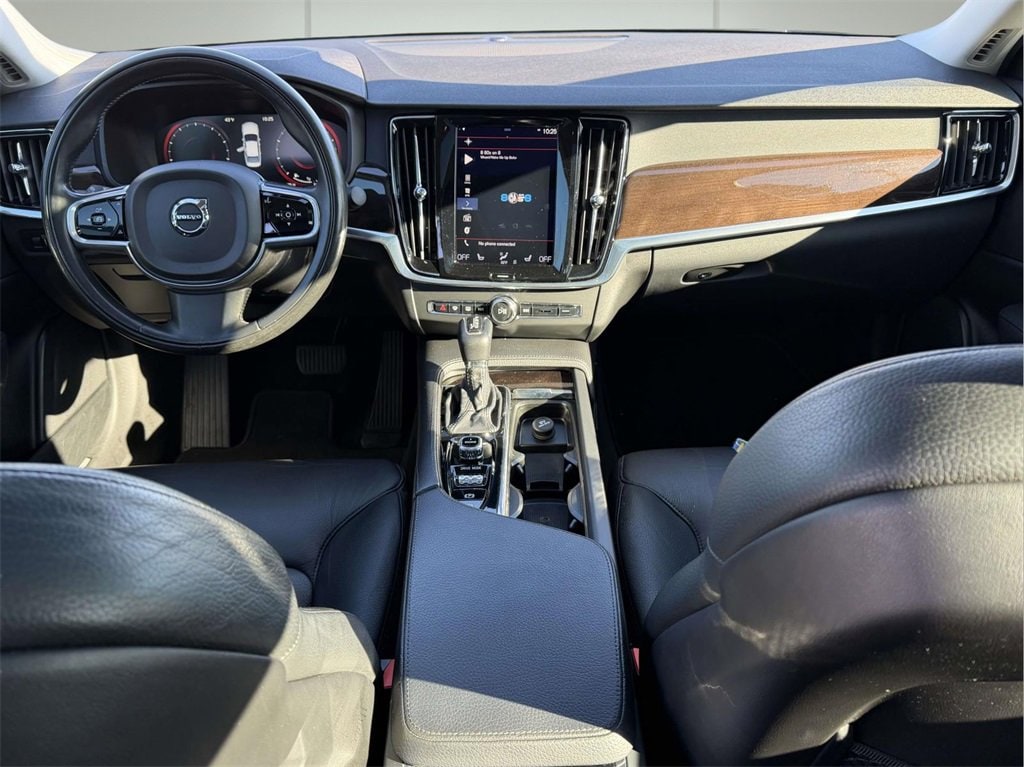Used 2018 Volvo S90 T6 Momentum Sedan
