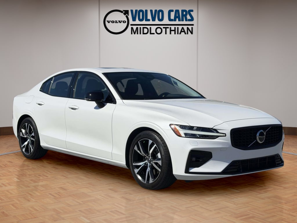 2025 Volvo S60 B5 Core Dark's photo