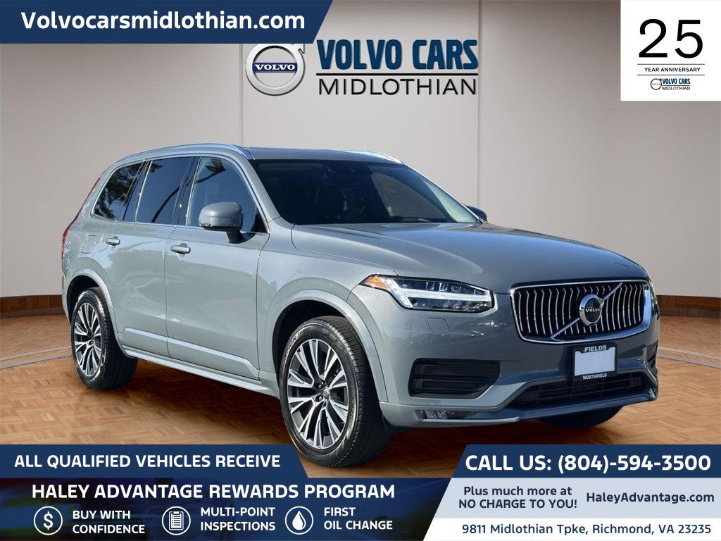 2022 Volvo XC90 Momentum's photo