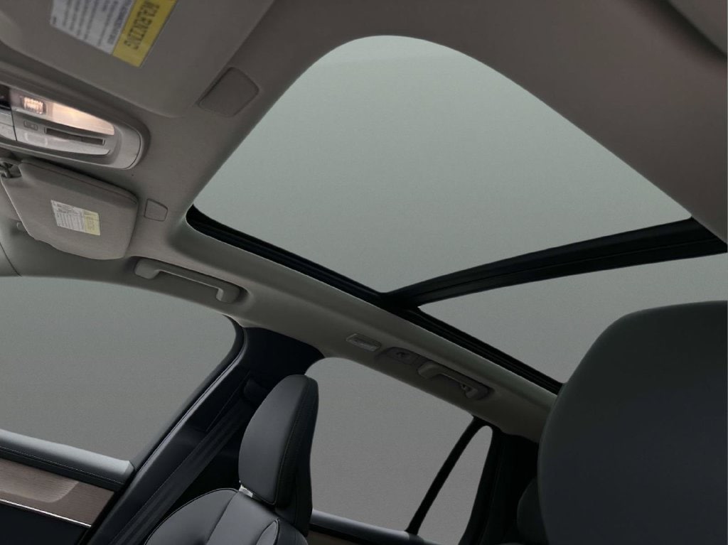 2026 Volvo XC90 Plus - Photo 18