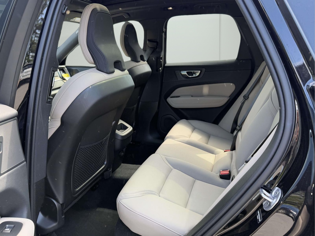 2026 Volvo XC60 Plus - Photo 14
