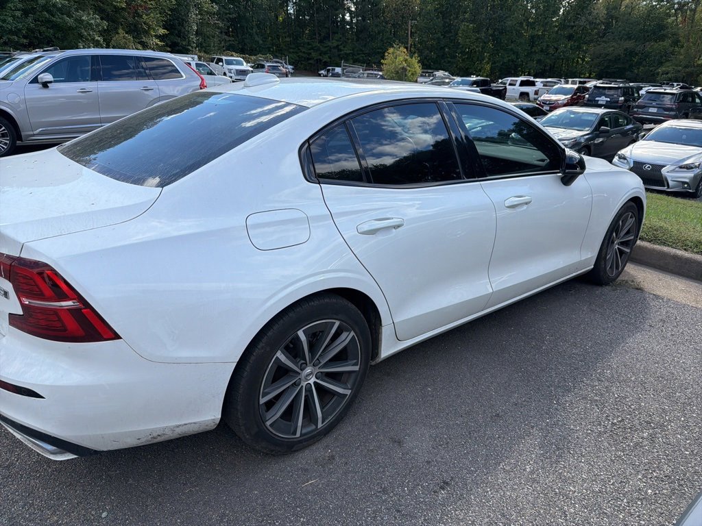 2022 Volvo S60 B5 Momentum photo 3