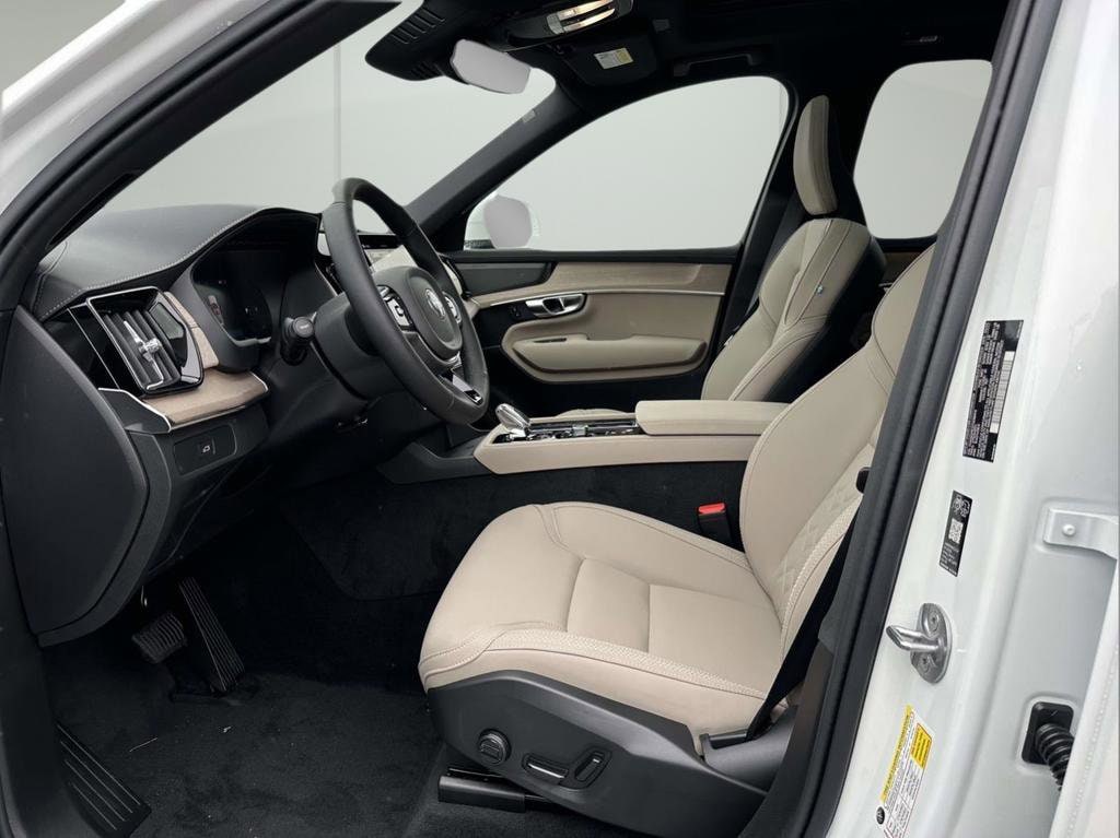 2026 Volvo XC90 Plus - Photo 15