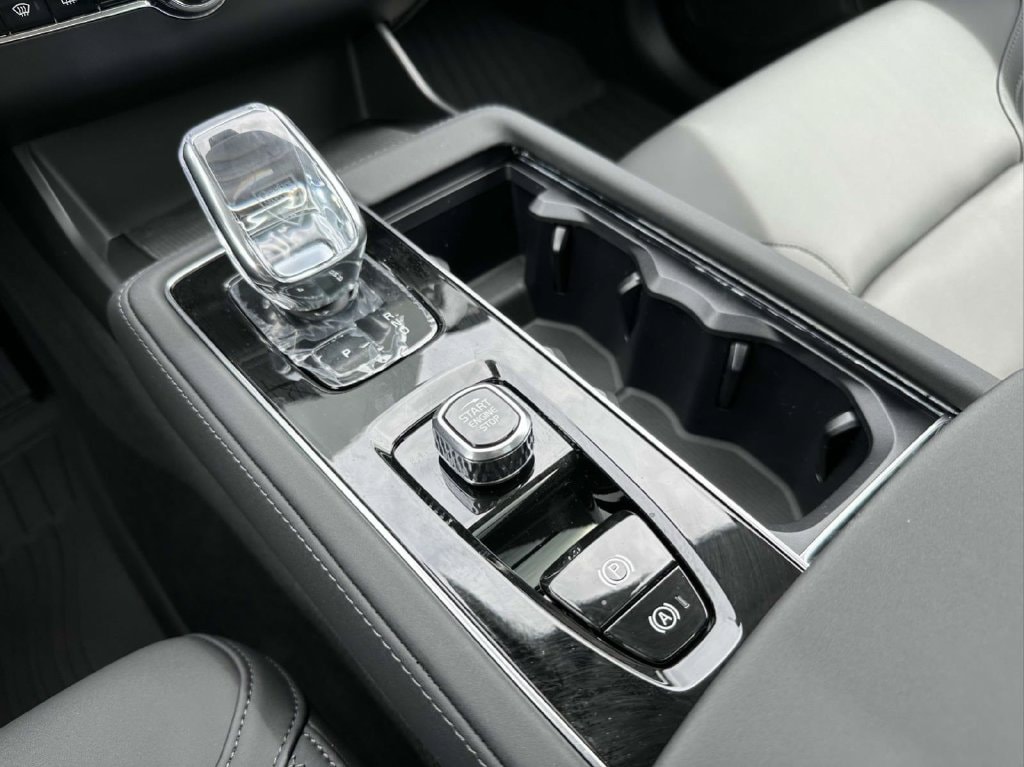 2026 Volvo XC90 Plus - Photo 6