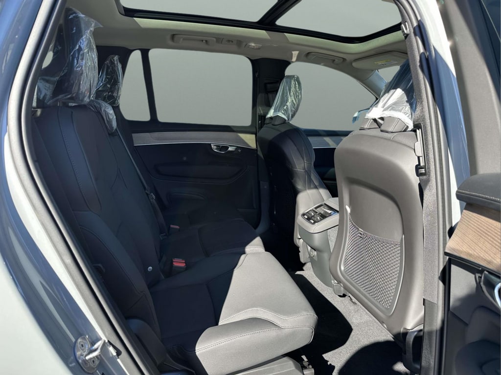 2026 Volvo XC90 Plus - Photo 12
