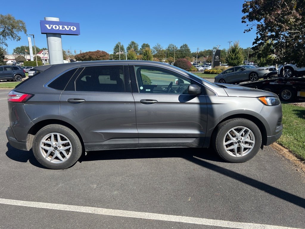 2024 Ford Edge SEL photo 3