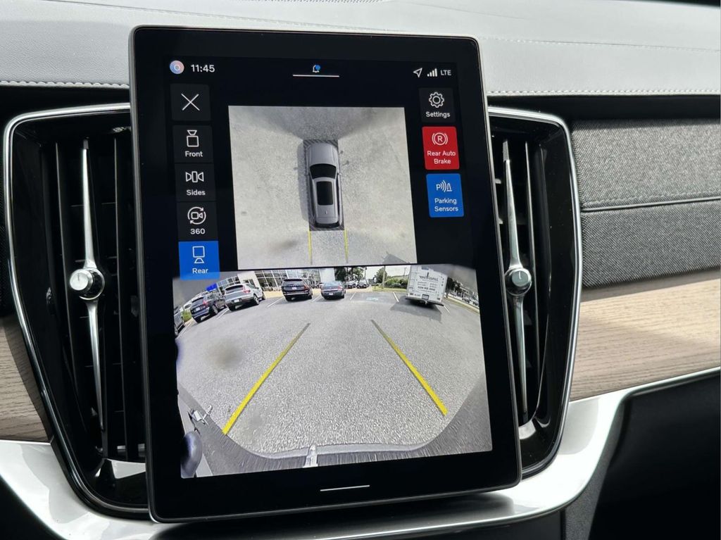 2026 Volvo XC90 Plus - Photo 4