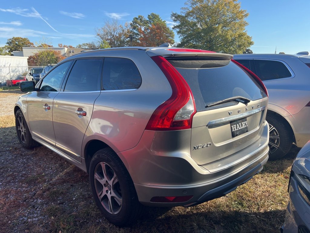 2015 Volvo XC60 T6 Platinum photo 2