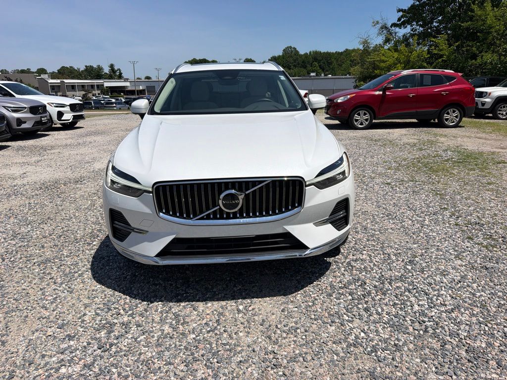 2023 Volvo XC60 B5 Plus Bright Theme FWD's photo