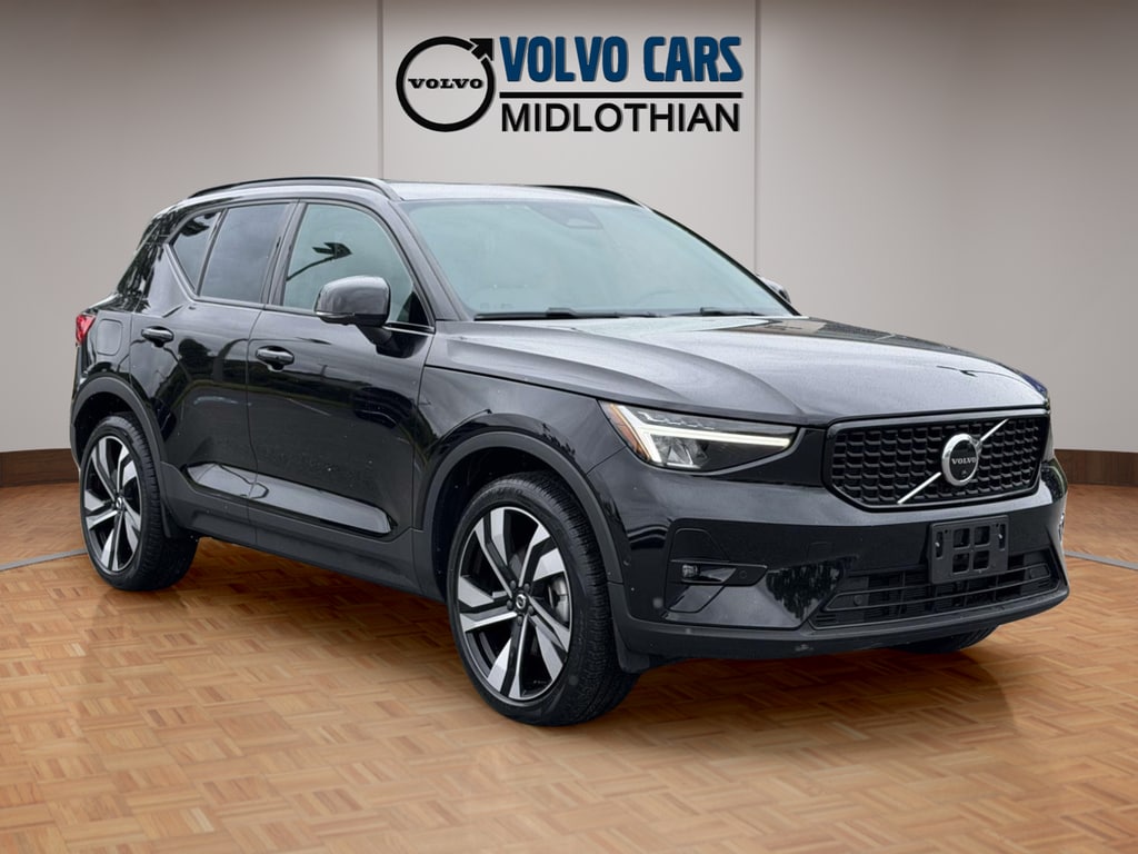 2023 Volvo XC40 B5 Plus Dark AWD's photo