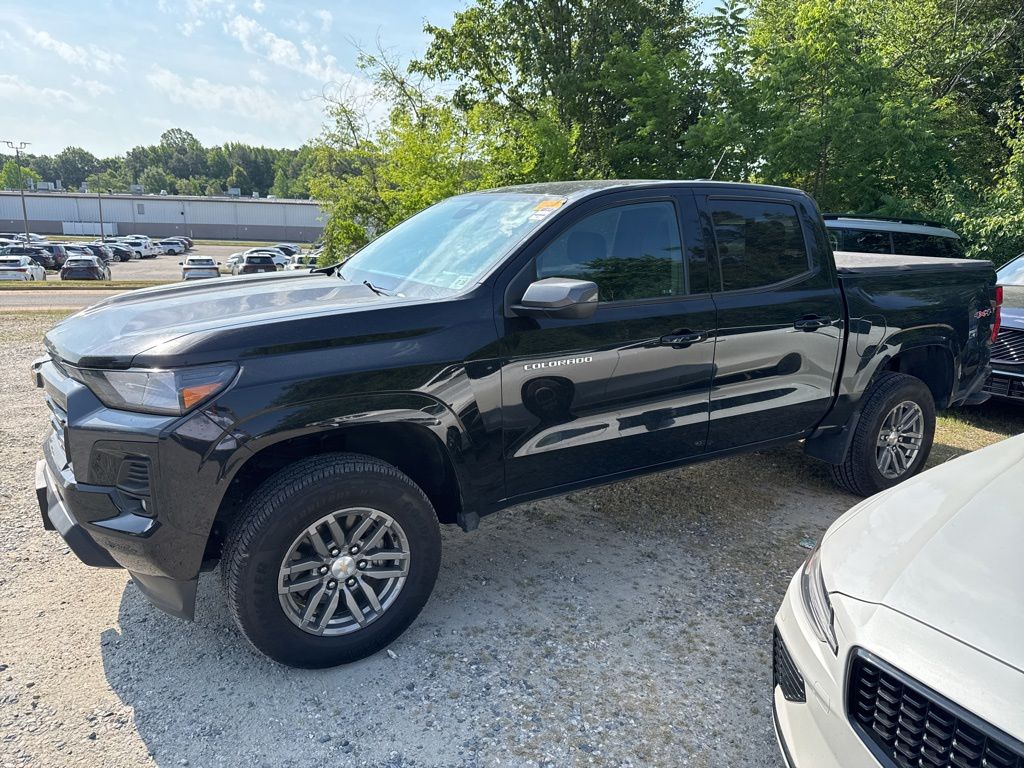2023 Chevrolet Colorado 4WD LT Crew Cab Short Box's photo
