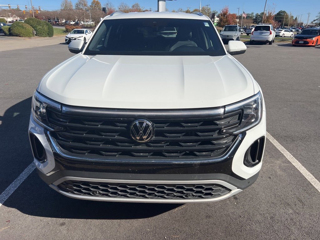 2025 Volkswagen Atlas Cross Sport SE Technology photo 2
