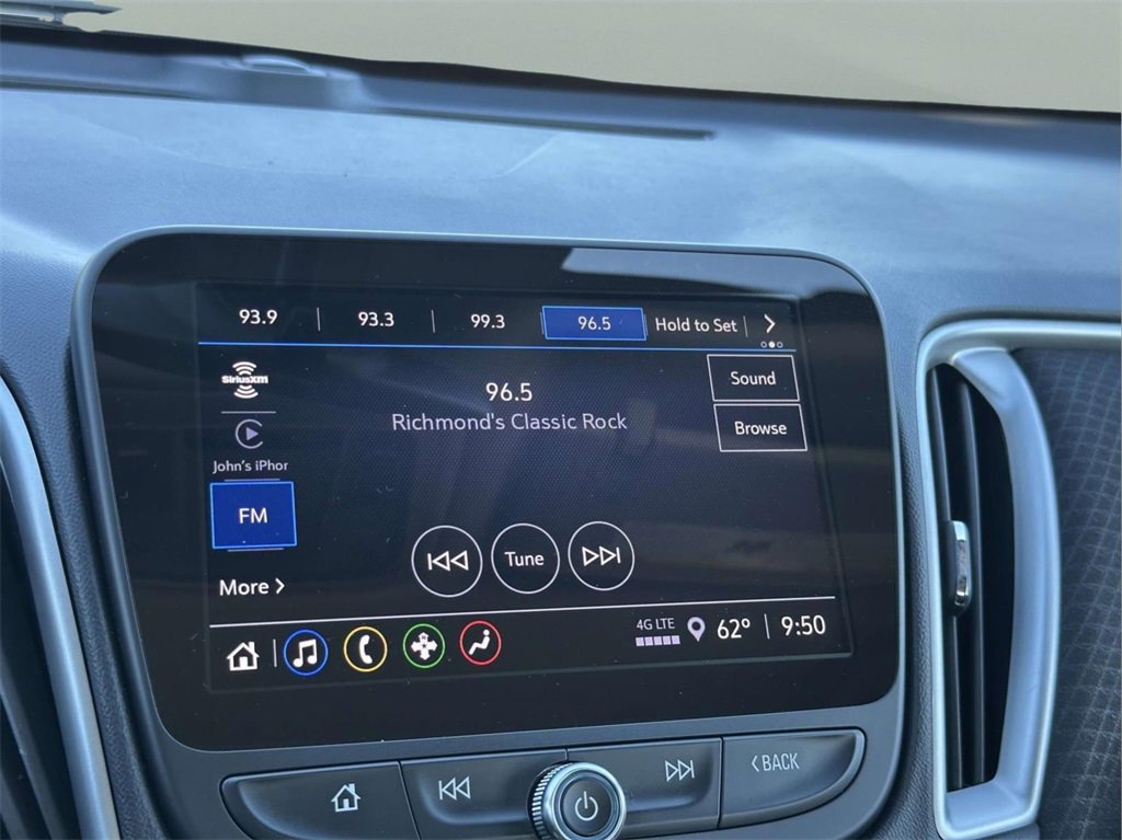 2024 Chevrolet Malibu 1LT photo 2