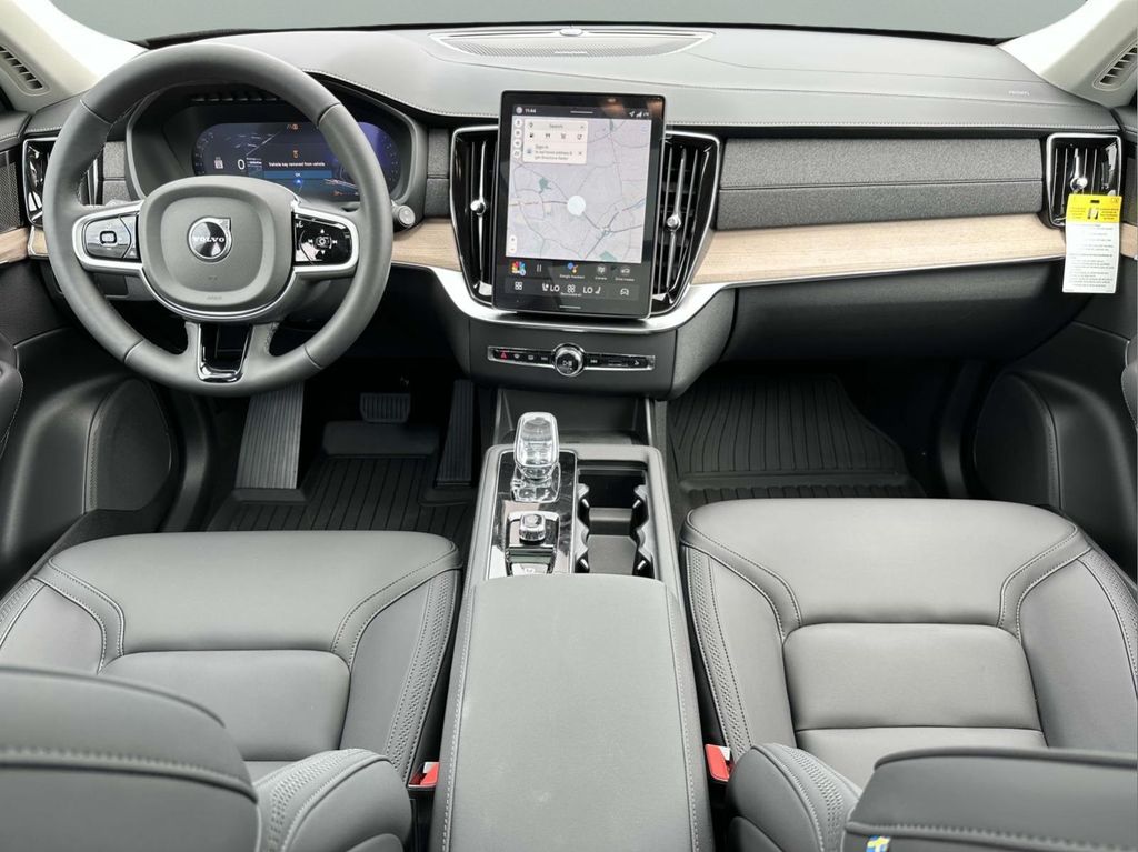 2026 Volvo XC90 Plus - Photo 2