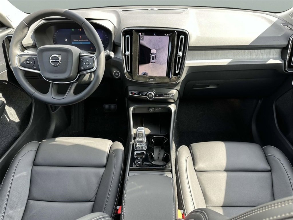 2026 Volvo XC40 Plus photo 2