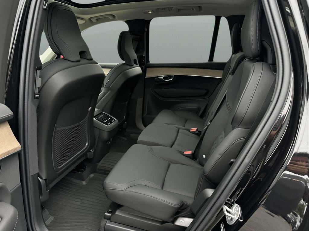 2026 Volvo XC90 Plus - Photo 14