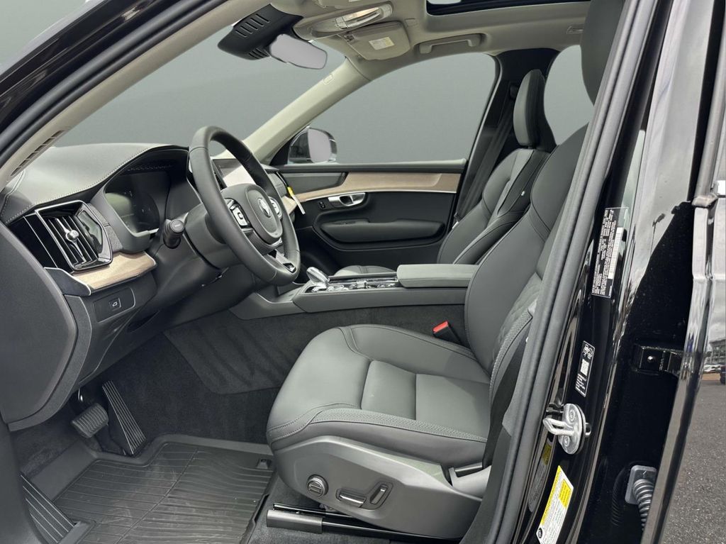 2026 Volvo XC90 Plus - Photo 15