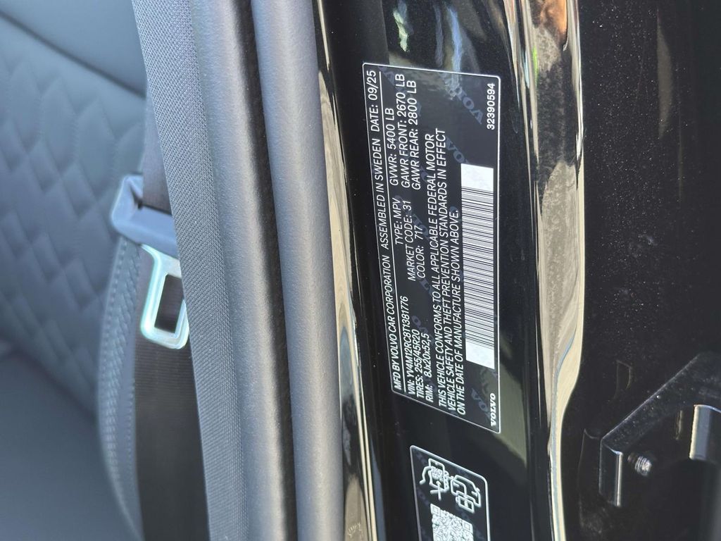 2026 Volvo XC60 Plus - Photo 27
