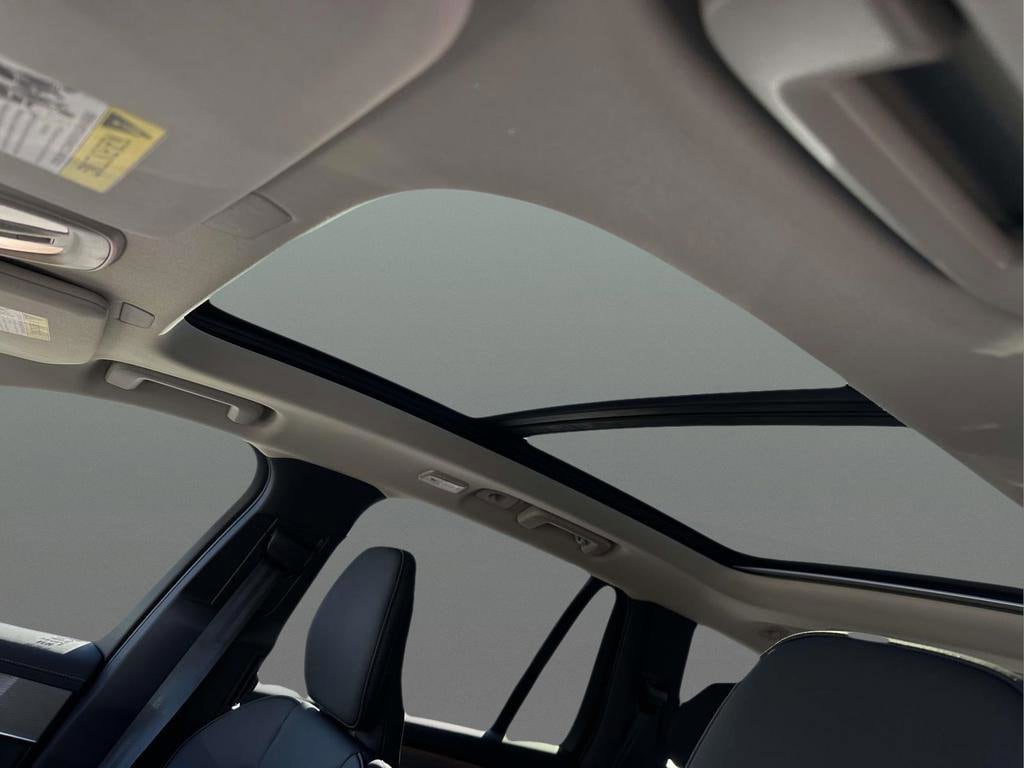 2025 Volvo XC90 Plus - Photo 18