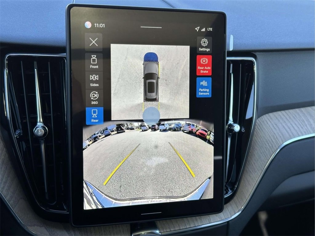 New 2026 Volvo XC60 B5 Plus SUV