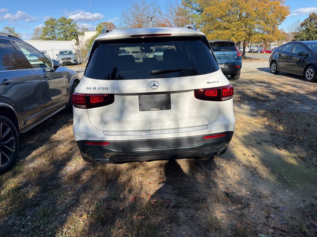 2022 Mercedes Benz GLB 250 photo 3
