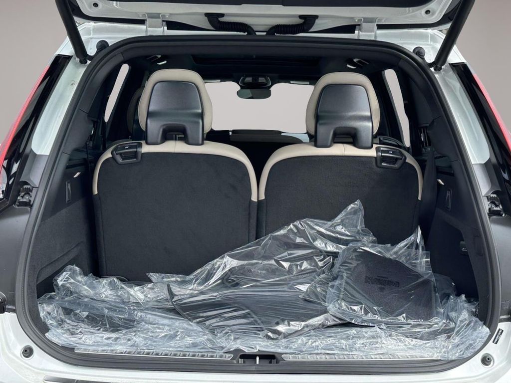 2026 Volvo XC90 Ultra - Photo 13