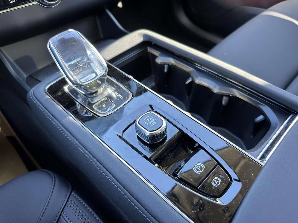 2025 Volvo XC90 Plus - Photo 6