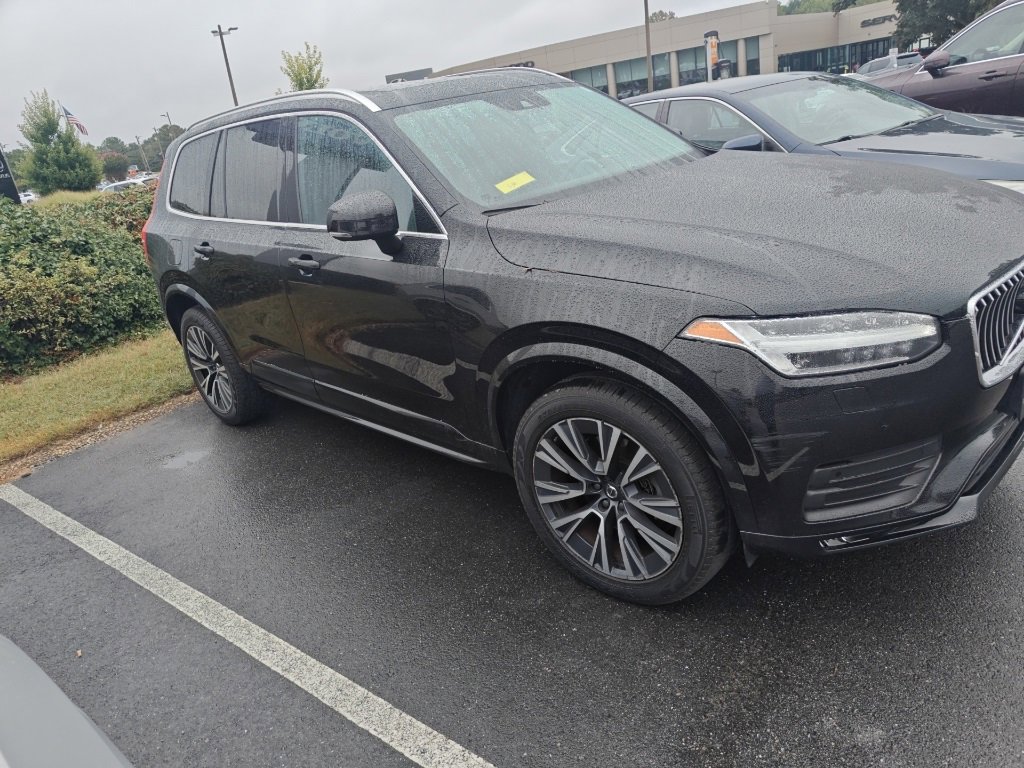 2022 Volvo XC90 T6 Momentum photo 3