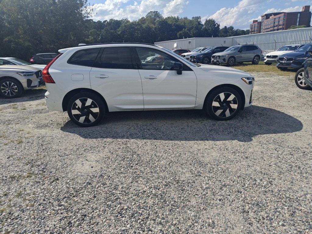 2024 Volvo XC60 Recharge Hybrid Ultimate photo 3